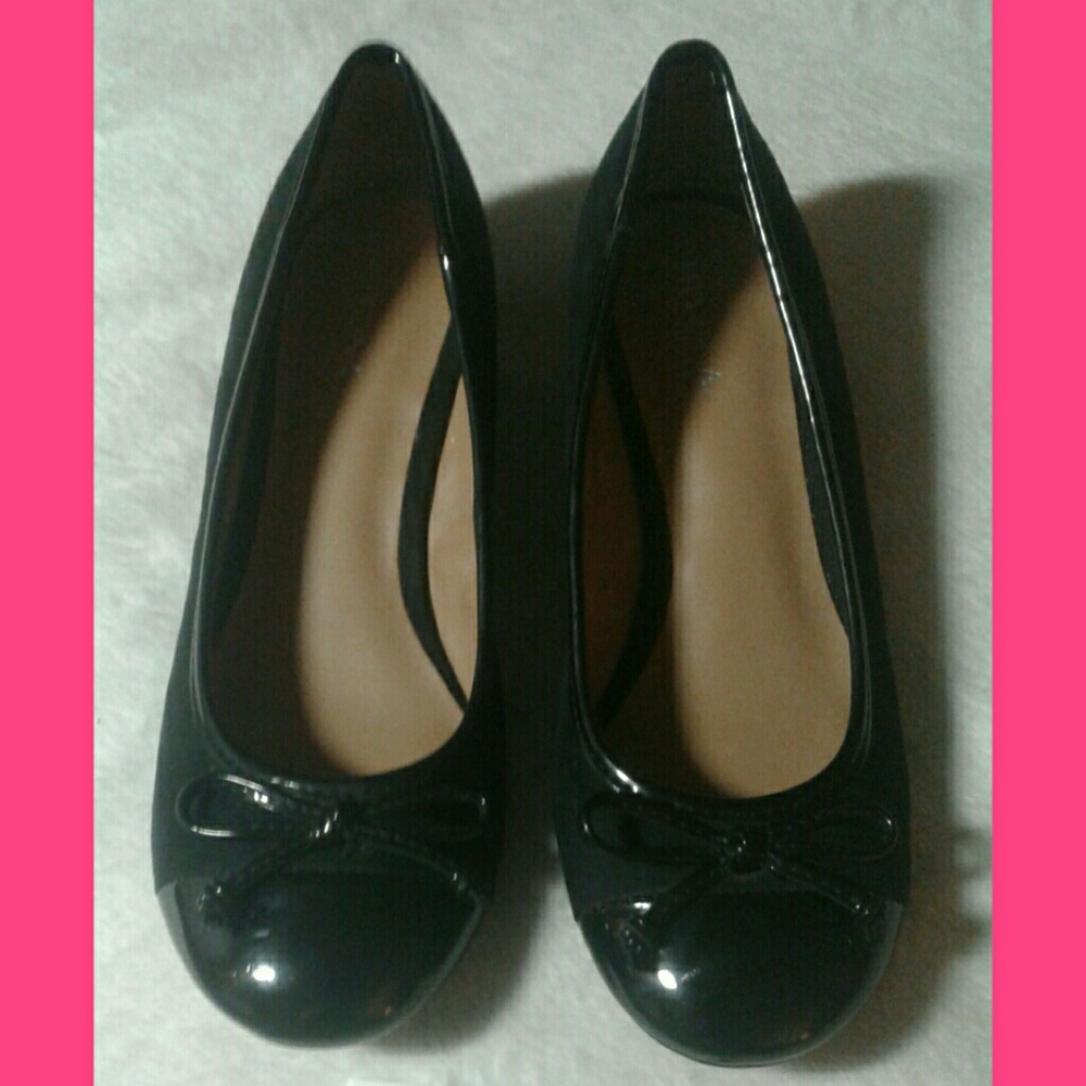 MERONA BLACK BOW TIE SMALL HEELS! NEW